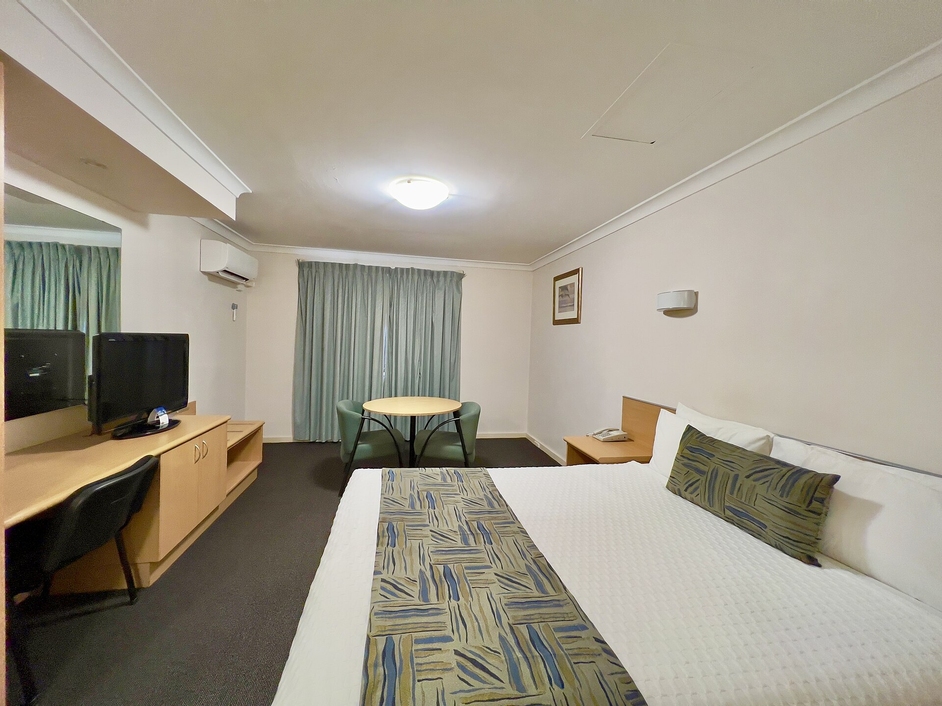 Perth's Property Market Has a Fake Photo Problem, Here's What Officials and Experts Are Saying