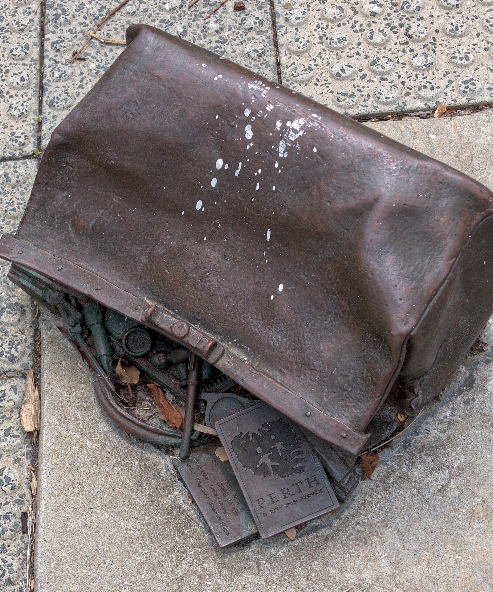 Close up (the bag) of Unidentified Photographer statue at the Barracks Arch, Perth, WA 2019 Oct 30 (IMGP7559a)